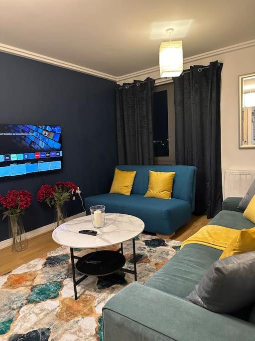 Apartamento Entire Flat In Ealing Londres Exterior foto